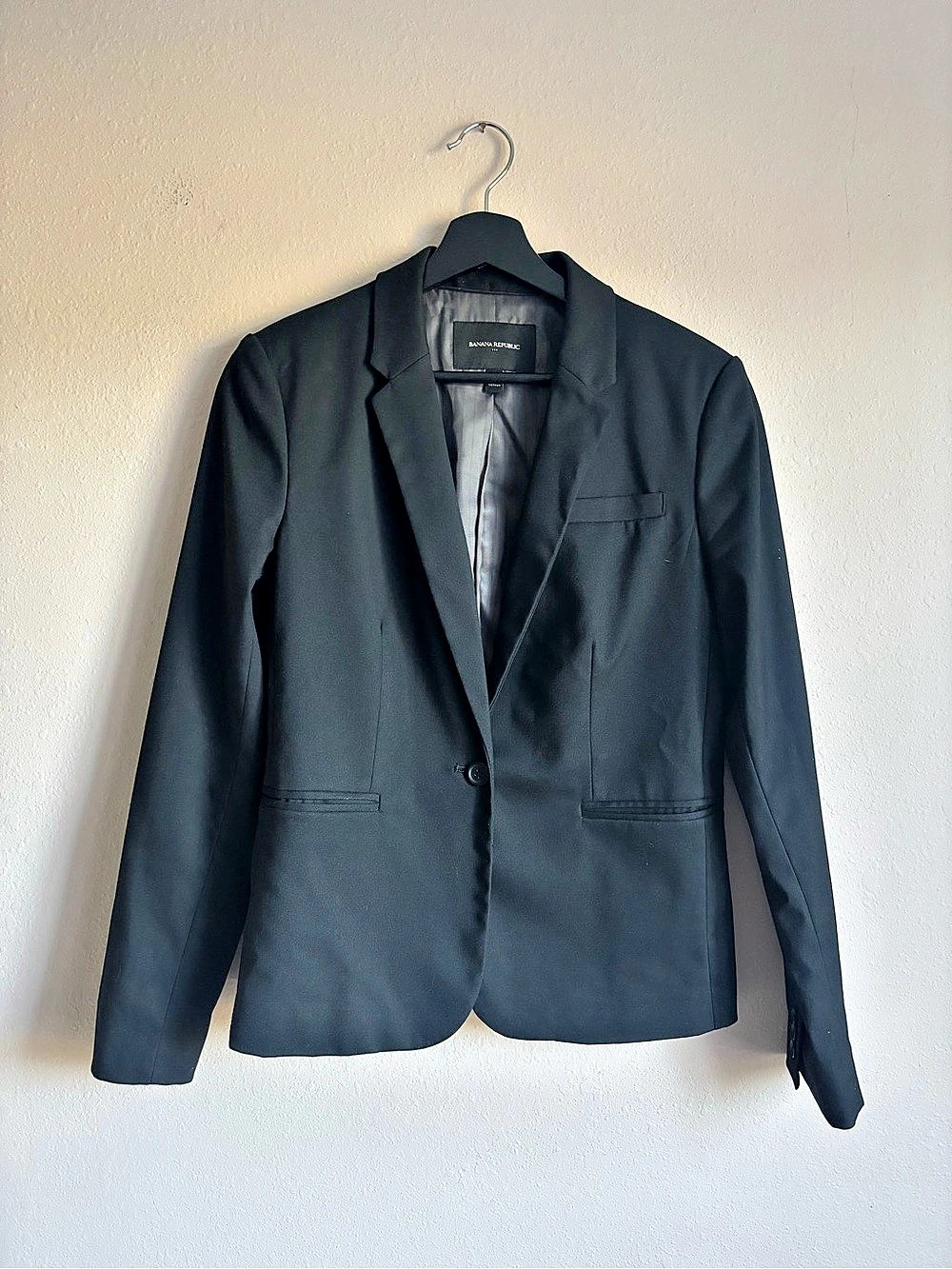 Banana Republic Women's Black Blazer Size 6
